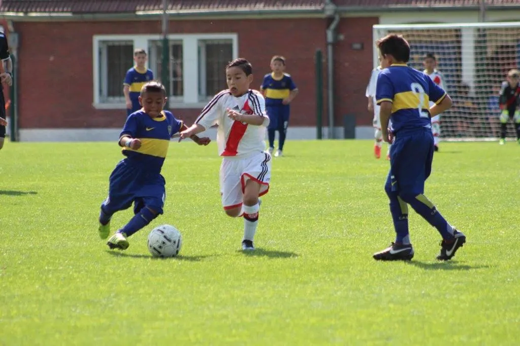 De muy pequeño, ya con los colores de River cuando todavía no había sido fichado formalmente.