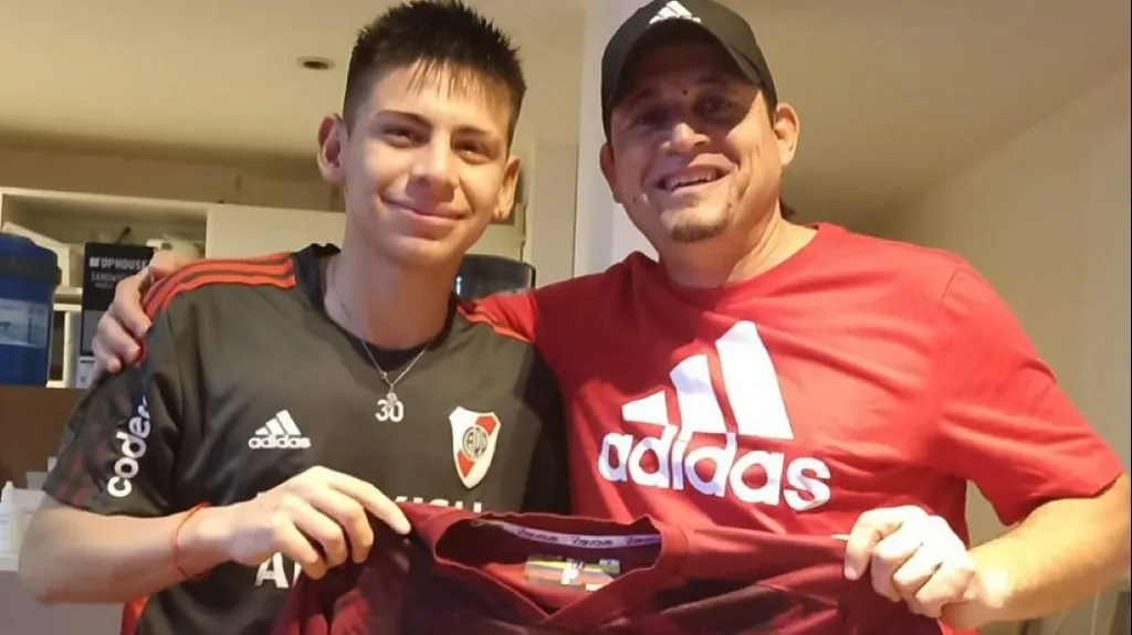 El Diablito junto a Daniel Brizuela, el encargado de scouting que lo descubrió en Chaco.