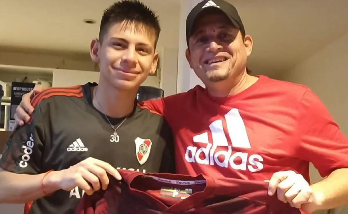 El Diablito junto a Daniel Brizuela, el encargado de scouting que lo descubrió en Chaco.