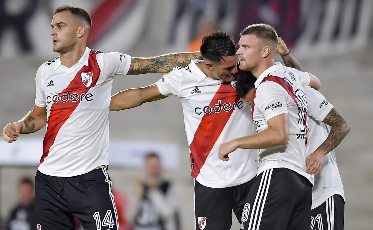River venció a Independiente y es más puntero que nunca.