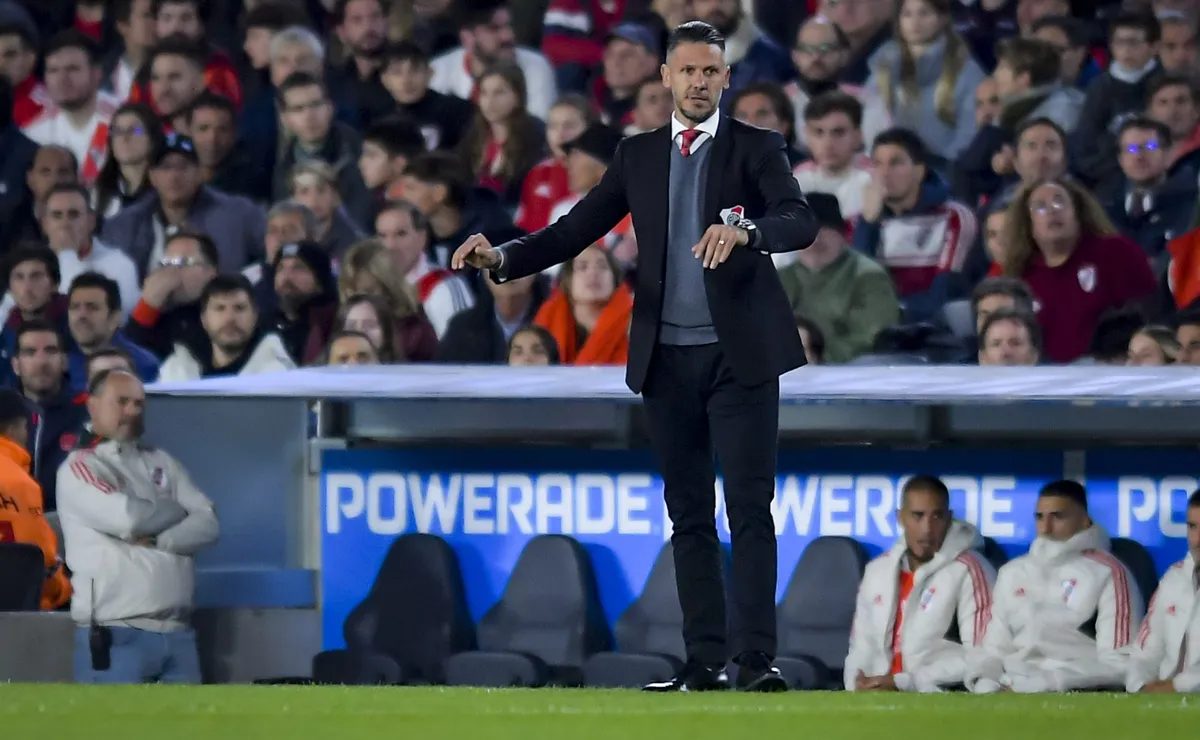 River enfrenta al Rojo en el Monumental.