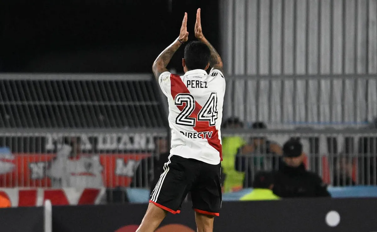 Enzo Pérez recibió una ovación monumental.