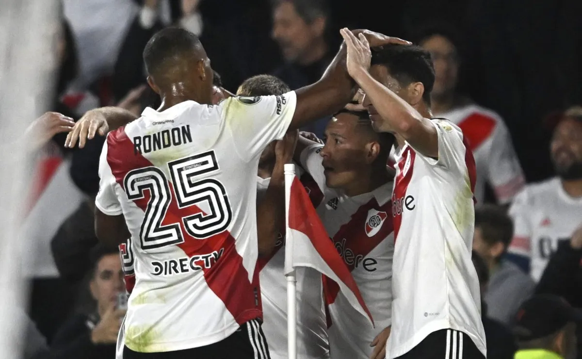 El Más Grande ganó en el Monumental y se prende en la pelea por el Grupo D.