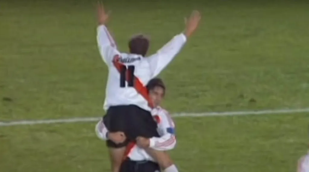 El recordado festejo de Crespo en la Libertadores 1996.