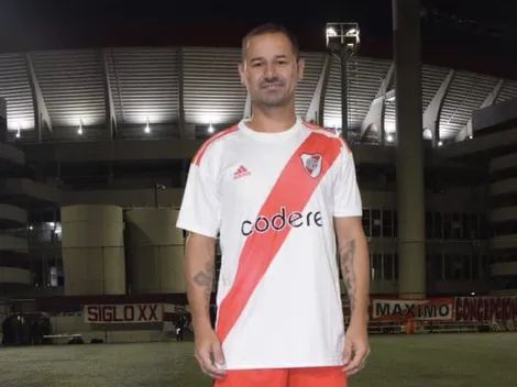Mora, otro que volvió a ponerse la camiseta de River