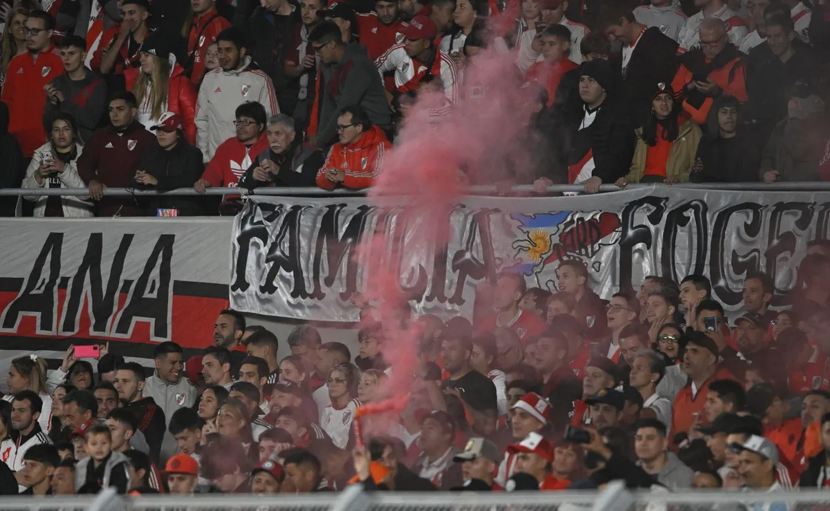¿River debería rebatuzar las tribunas del Monumental?