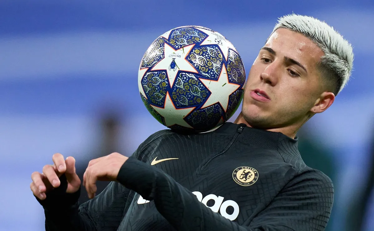 El ex mediocampista millonario extendió su contrato con Chelsea.