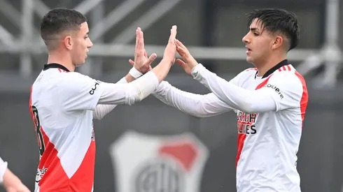 El festejo de Joaquín Flores y Franco Alfonso en la Reserva millonaria.