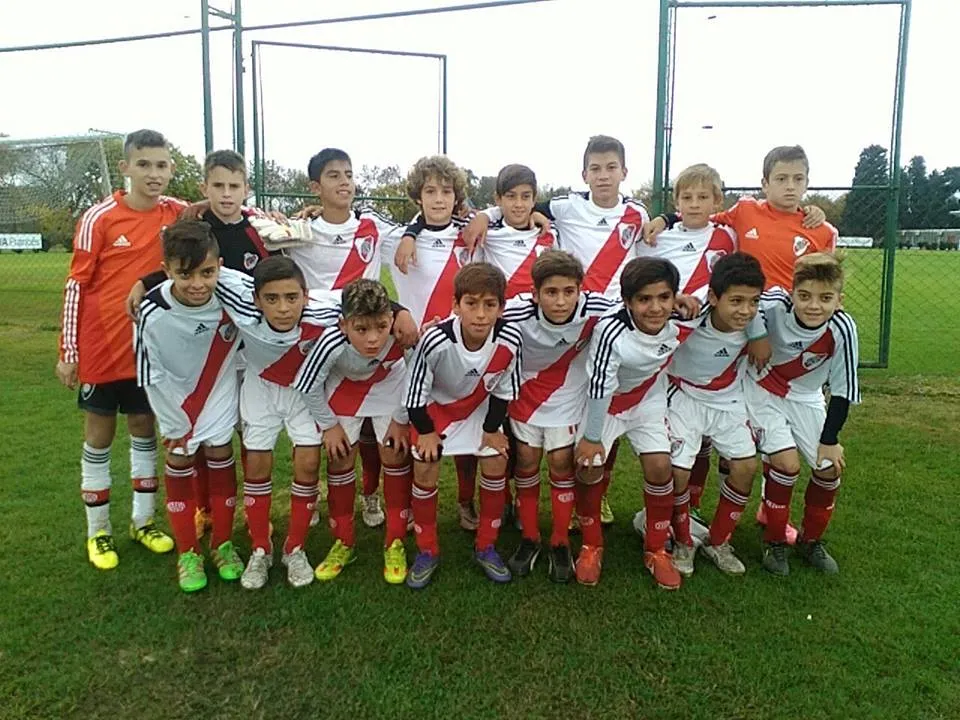 Flores, ubicado tercero en la fila de abajo, de derecha a izquierda.