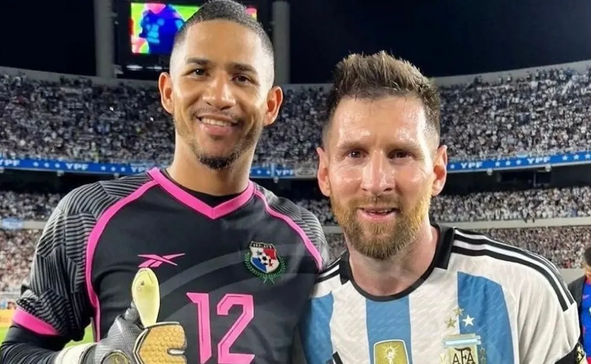 José Guerra también se llevó de recuerdo una foto con Messi.