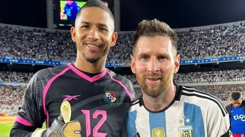 José Guerra también se llevó de recuerdo una foto con Messi.