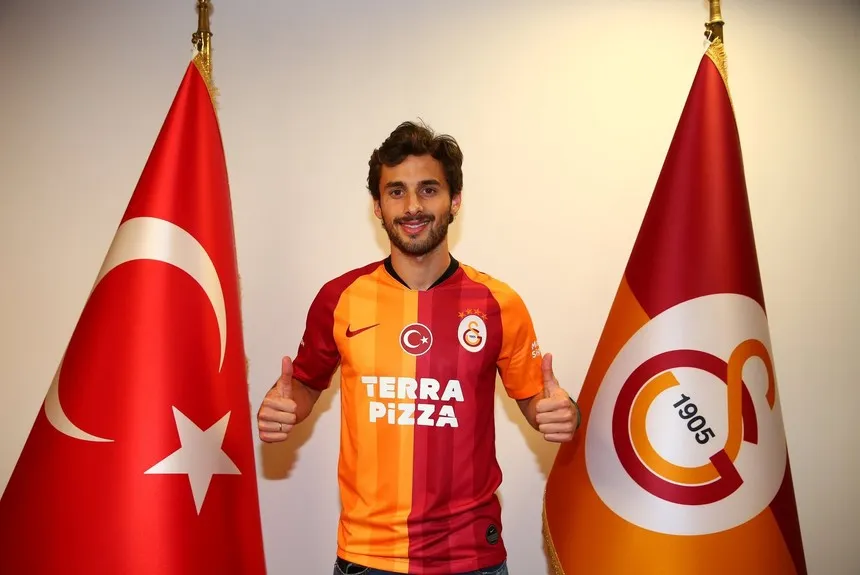 La presentación de Marcelo Saracchi en Galatasaray (Foto: @GalatasaraySK)