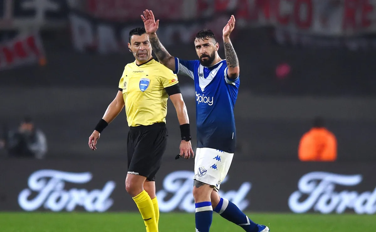 El Oso Pratto se desvinculará de Vélez.