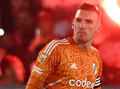 Fuerte y merecido respaldo de los hinchas a Franco Armani