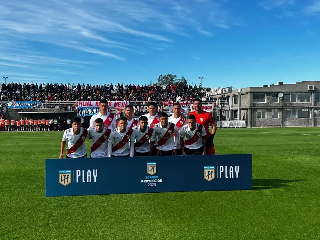 Claudio Echeverri, Franco Alfonso y Tomás Castro Ponce fueron titulares en Reserva. (Foto: @sariskleit)