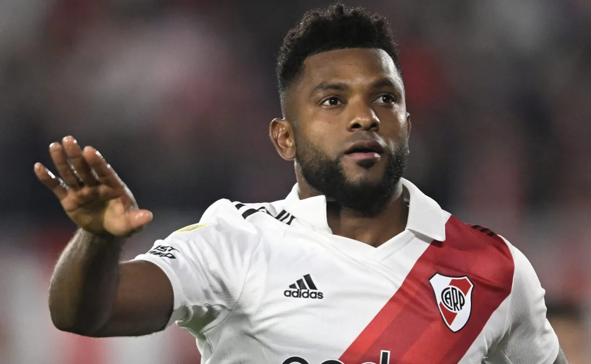 Titularidad, partidazo y ovación para el Colibrí