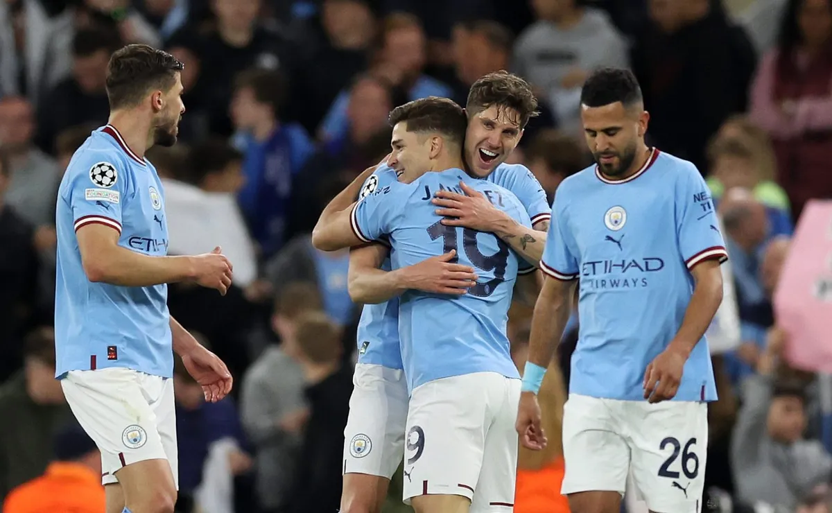 Julián consiguió su primer título con la camiseta del City.