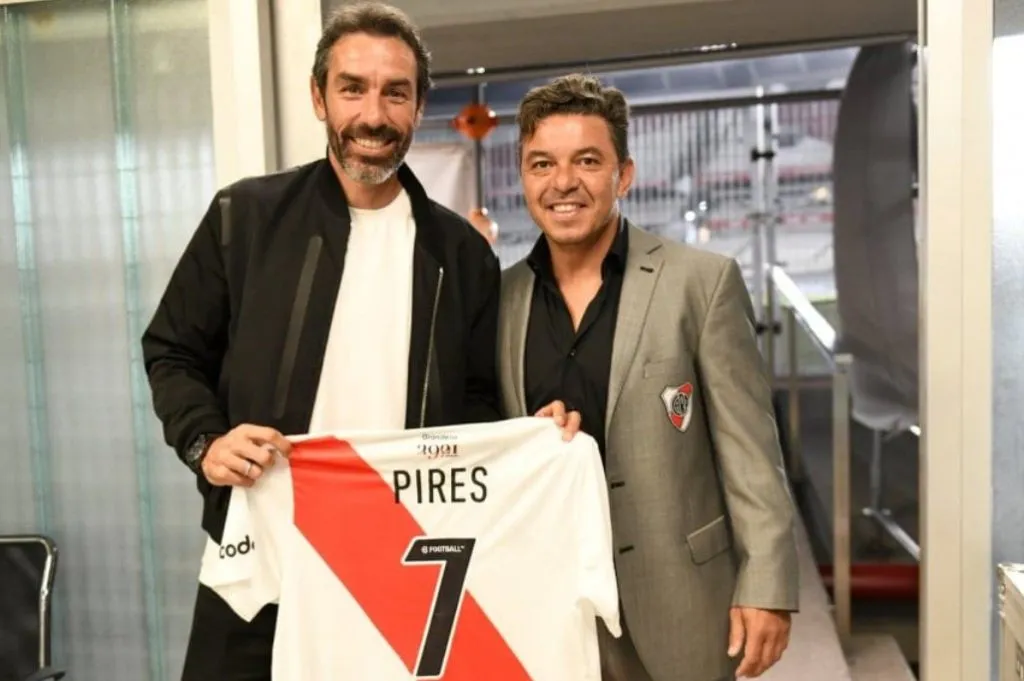 Pires con el Muñeco. Foto: Prensa River.