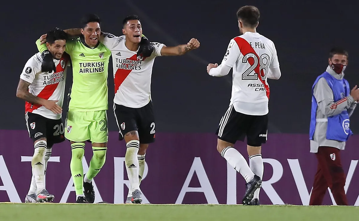 Casco, Enzo y Lecanda, el día del partido con Independiente Santa Fe. (Foto: Getty).