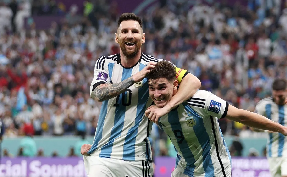 El festejo de Lionel Messi y Julián Álvarez en la última Copa del Mundo disputada en Qatar.
