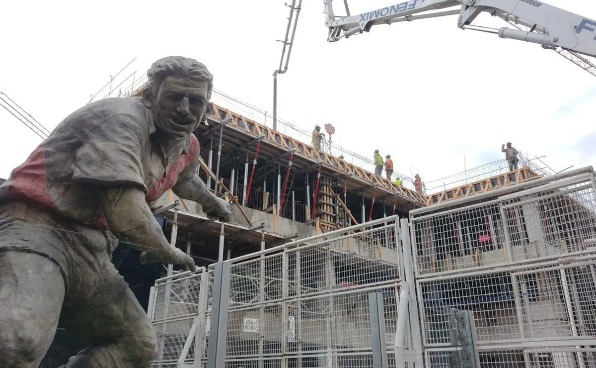 Continúan las obras en el estacionamiento del Monumental.