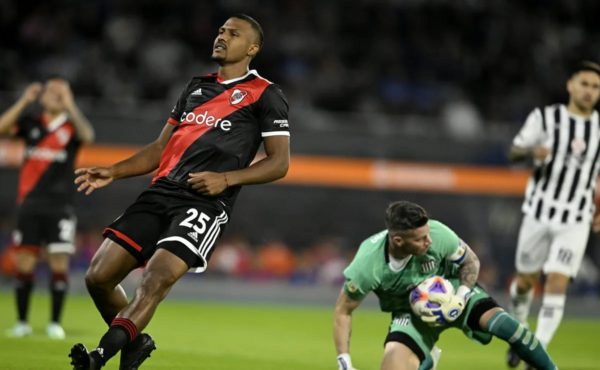 Salomón Rondón fue titular ante Talleres.