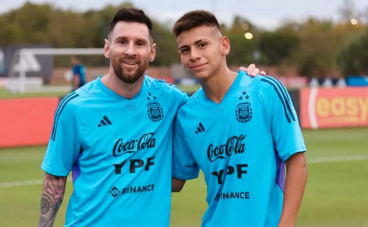 Messi y Echeverri.