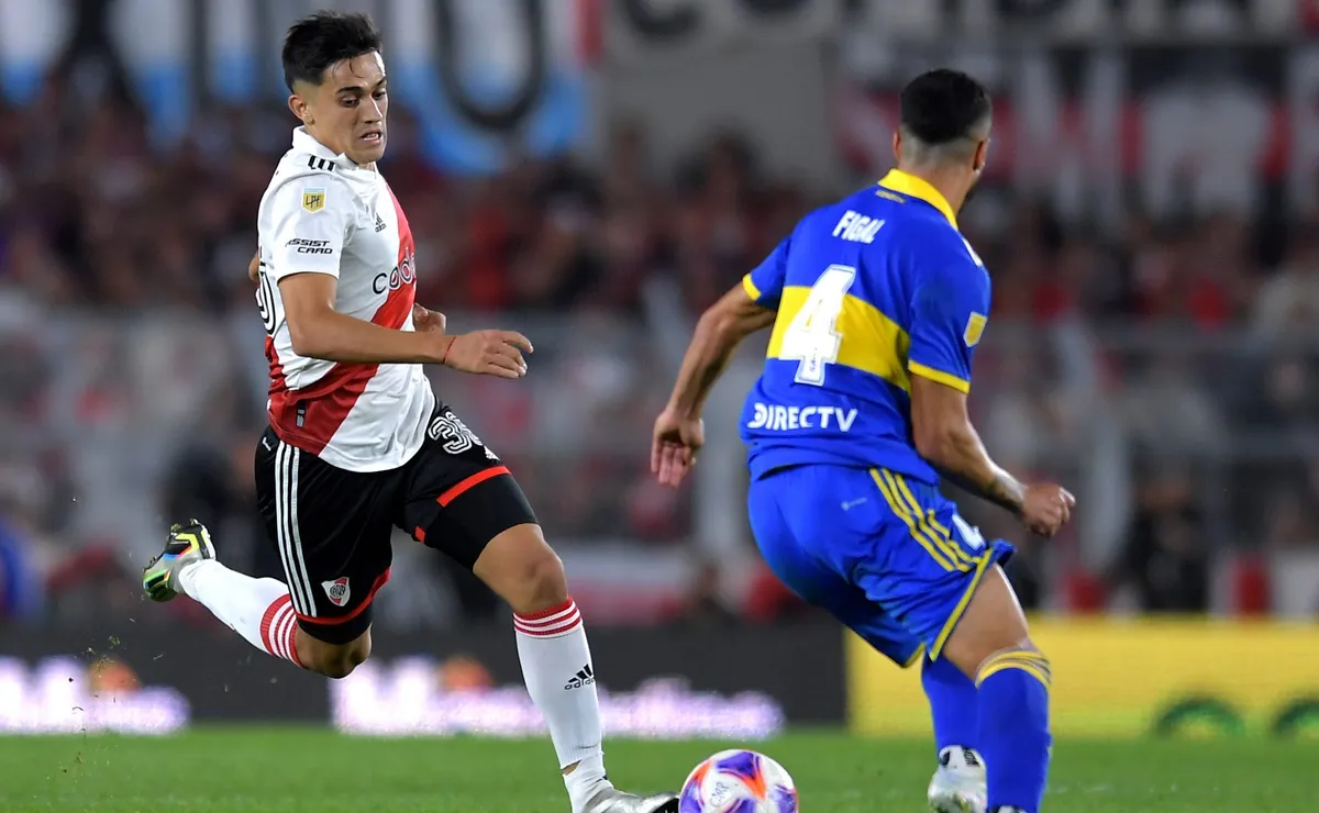Pablo Solari, feliz por su primer triunfo en el superclásico.