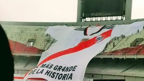 El nuevo telón del Más Grande y una frase que remite a la final en el Bernabéu.