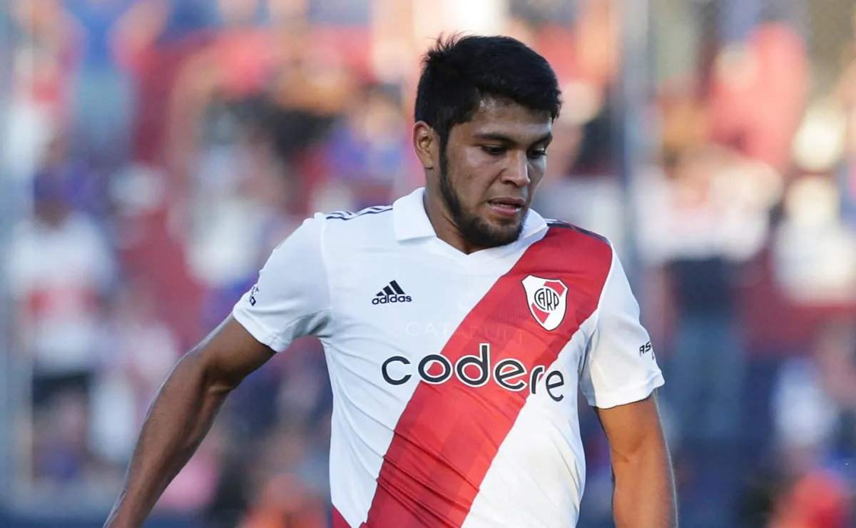 Robert Rojas, cerca de irse de River.