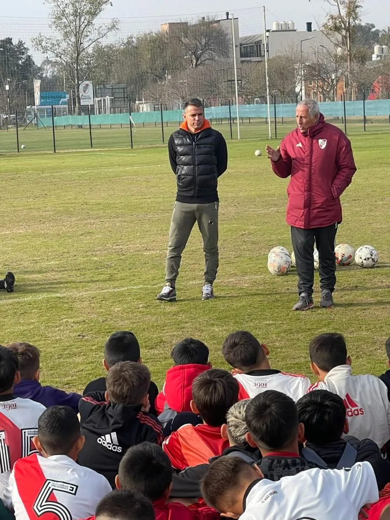 La introducción de Gabriel Rodríguez, antes de la charla del Conejo en Hurlingham.