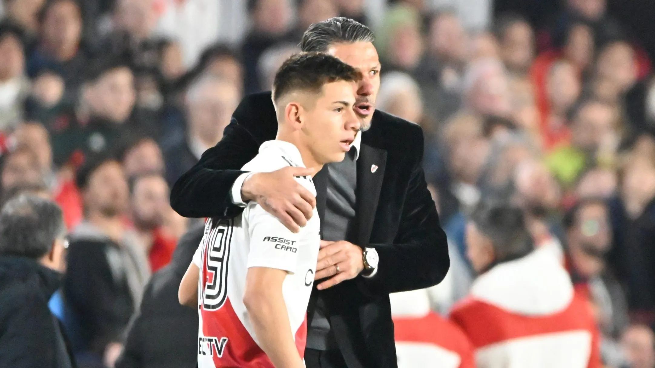 Las indicaciones previas al debut. Foto: @RiverPlate