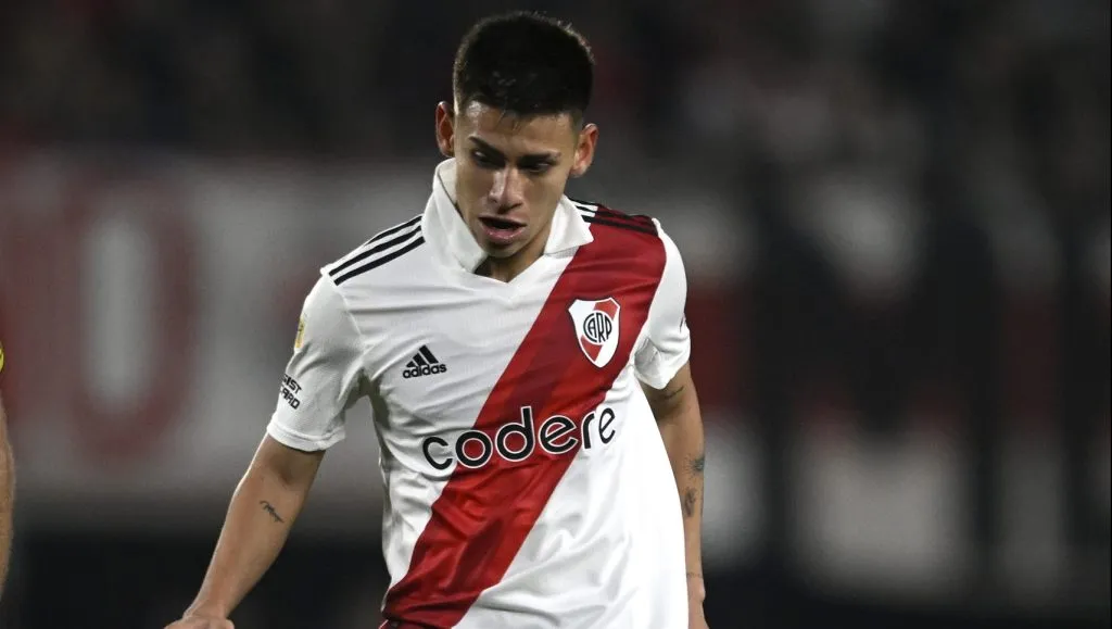 Echeverri solo jugó cuatro partidos desde que subió al plantel profesional de River, en ninguno más de 30 minutos.