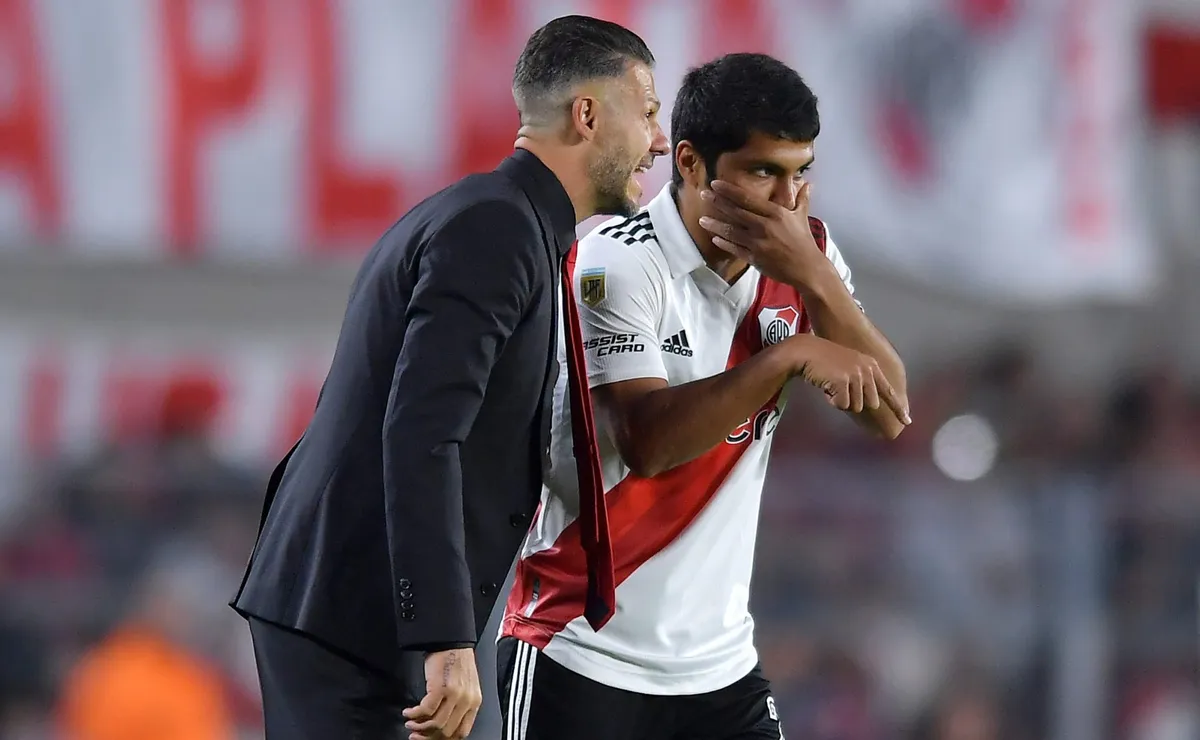 Demichelis con Robert Rojas.