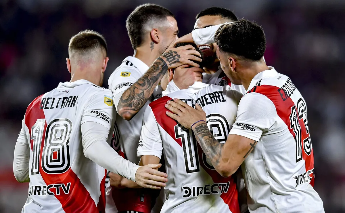 River le ganó con autoridad a Instituto y le sacó diez puntos a Talleres.