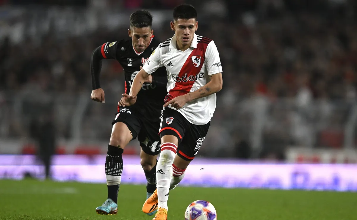 Echeverri hizo su estreno en la Primera de River.