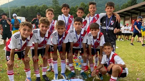 Las infantiles del Más Grande celebraron el título en Italia.