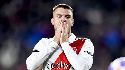 Lucas Beltrán y otro gesto para los hinchas de River luego del triunfo en el Monumental.