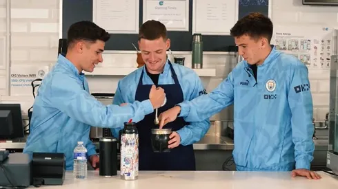 El divertido momento de Julián en una clase de cómo preparar un buen mate.