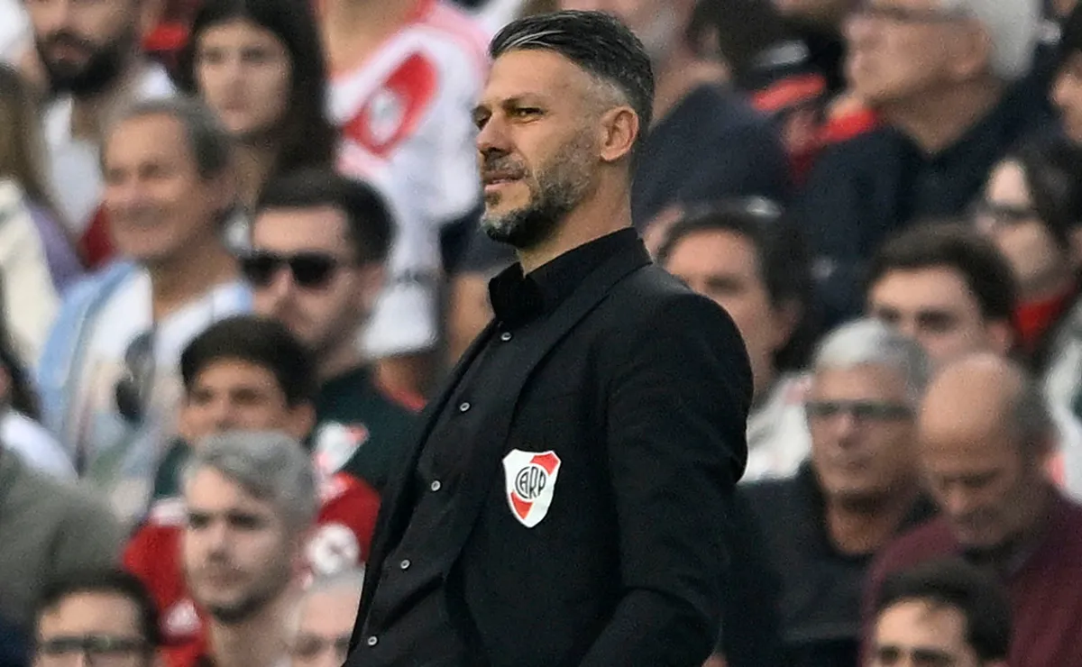 Demichelis planifica el partido contra Defensa.