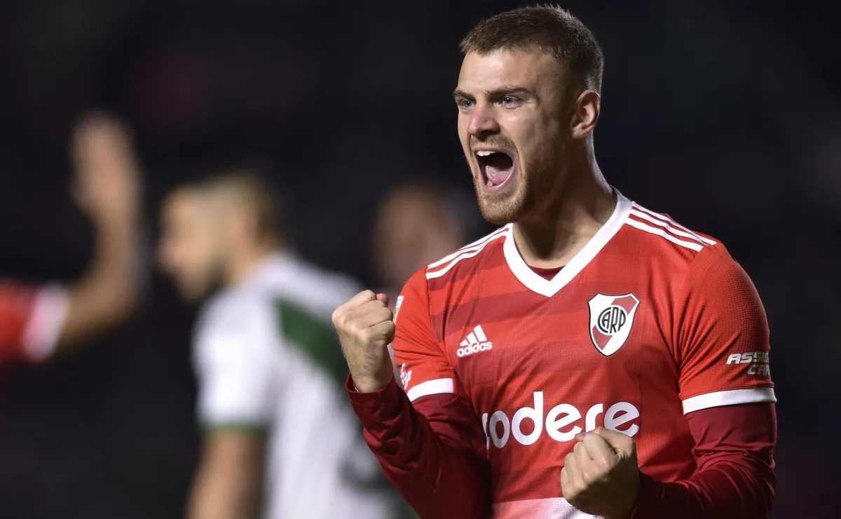 Lucas Beltrán, la gran figura de River ante Banfield en el sur.
