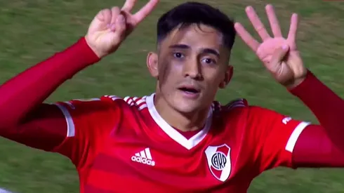 Pablo Solari celebró su gol con un gesto muy particular.