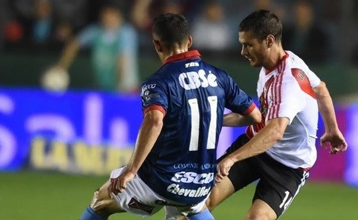 Arzura actuó durante un año en River bajo el mando de Gallardo y no colmó las expectativas de nadie. Foto: Prensa River.