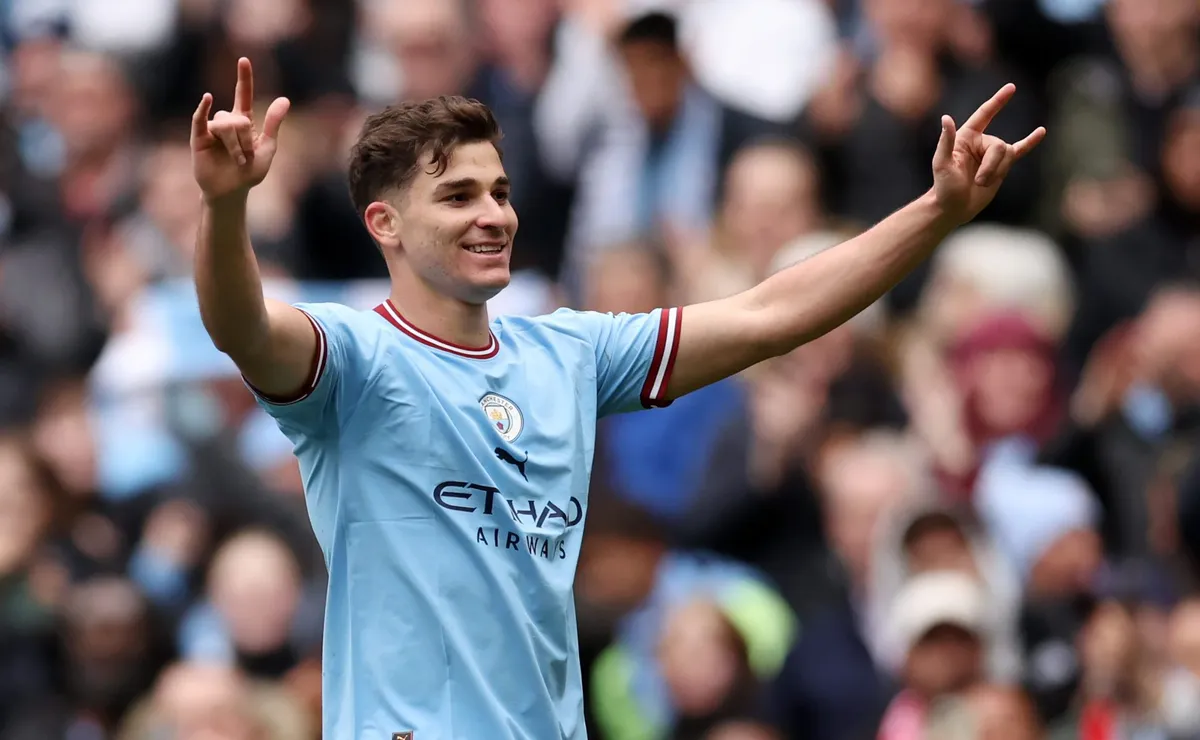 Julián sigue haciendo historia con la camiseta del City