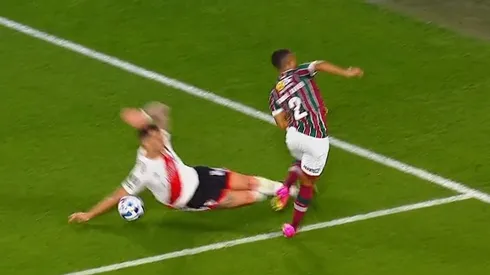 La jugada que desató la polémica en el Monumental.