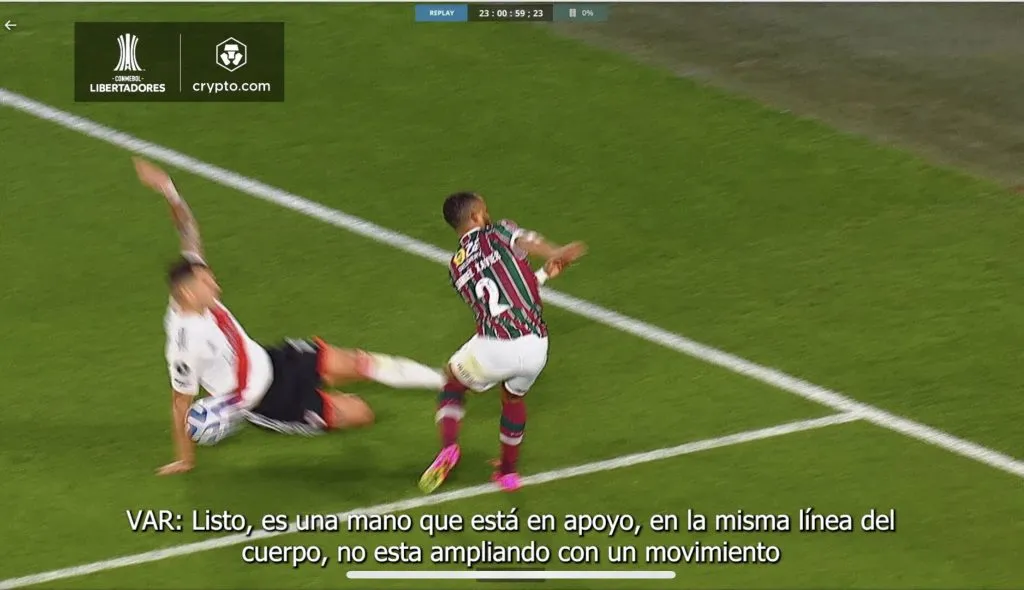 El VAR respaldó a Roldán en su decisión.