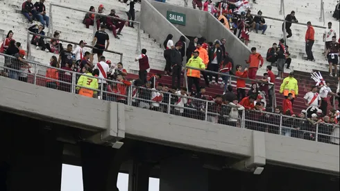 Los hinchas millonarios deberán no podrán subirse a barandas y parapetos.