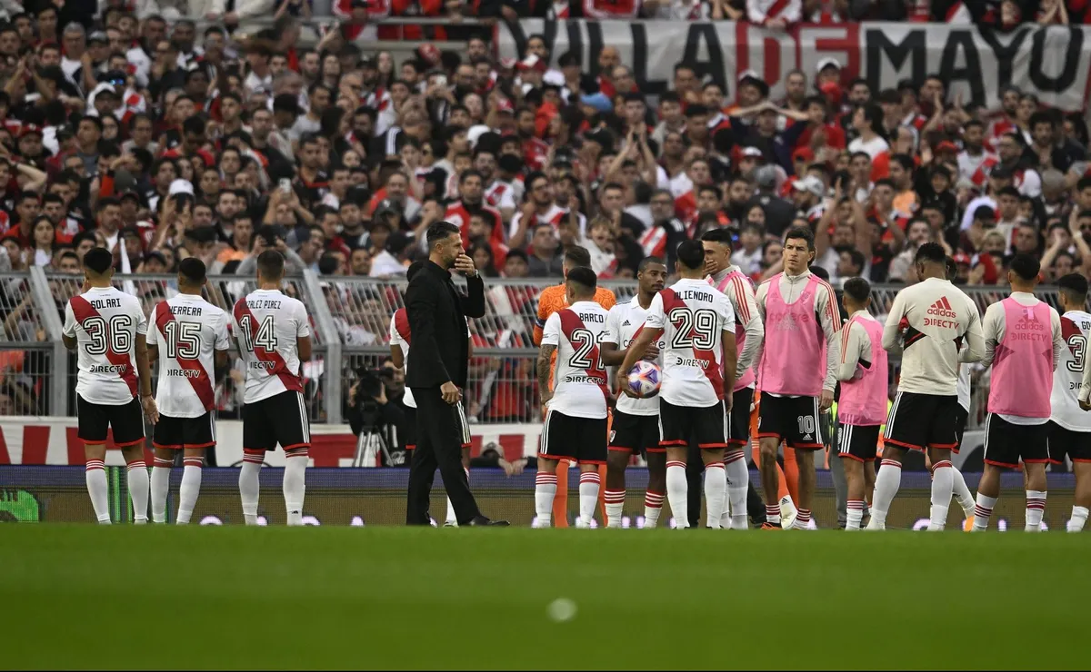 Un hincha de River falleció mientras se jugaba el partido ante Defensa y Justicia.