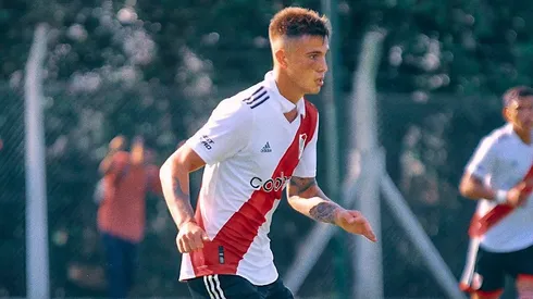 El Millonario volvió a caer y se alejó de la cima.