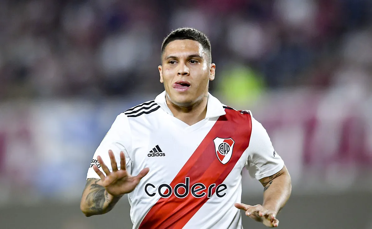 BUENOS AIRES, ARGENTINA - OCTOBER 12: Juan Fernando Quintero of River Plate gestures during a match between River Plate and Platense as part of Liga Profesional 2022 at Estadio Más Monumental Antonio Vespucio Liberti on October 12, 2022 in Buenos Aires, Argentina. (Photo by Marcelo Endelli/Getty Images)